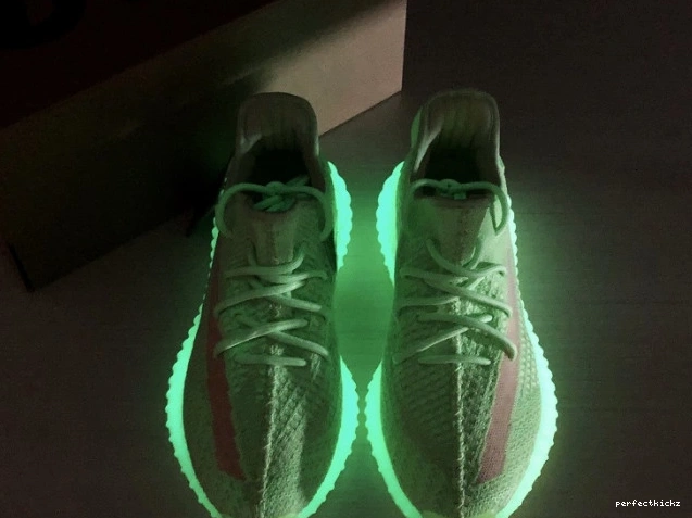 Yeezy Glow V2 Dark the EG5293 Boost 350 Adidas in 0810